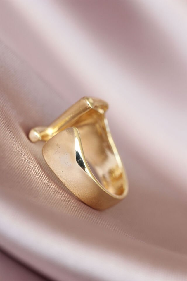 Z Harfli Altın Renk Ayarlamalı Metal Kadın Yüzük