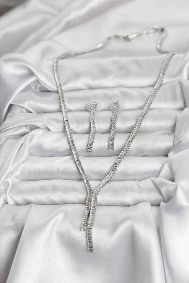 Gümüş Renk Baget Zirkon Taşlı Kadın Kolye Küpe Set