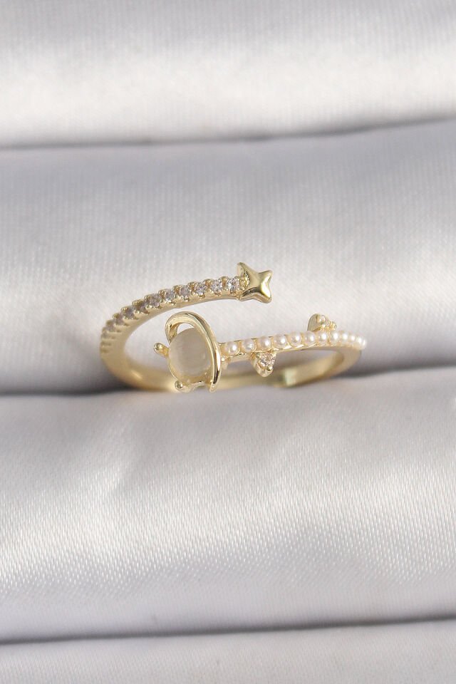 Pirinç Gold Renk Zirkon Taşlı Beyaz Mineli Yıldız Detaylı Ayarlanabilir Kadın Yüzük