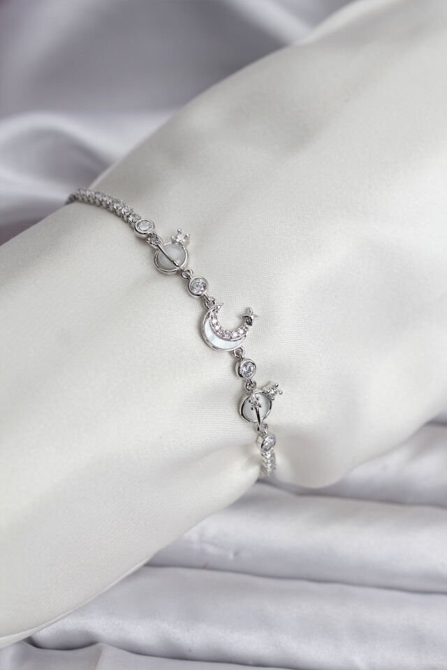 Charmlı Model Zirkon Taşlı Gümüş Renk Su Yolu Kadın Bileklik