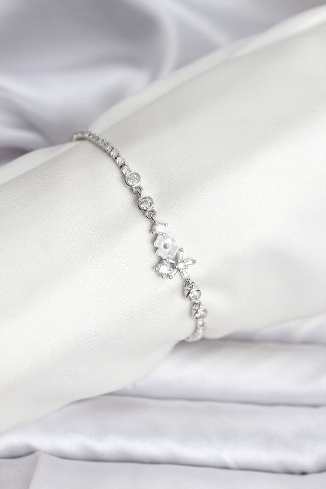 Çiçekli Model Zirkon Taşlı Gümüş Renk Su Yolu Kadın Bileklik