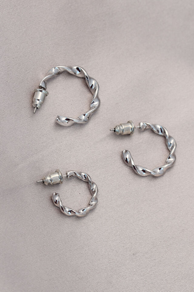 Burgu Model Gümüş Metal Küpe Seti