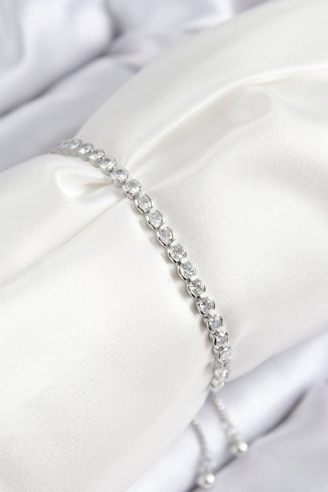 Pirinç Zirkon Taşlı Sıralı Model Gümüş Renk Asansörlü Kadın Bileklik