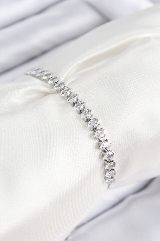 Pirinç Zirkon Taşlı Damla Model Gümüş Renk Asansörlü Kadın Bileklik