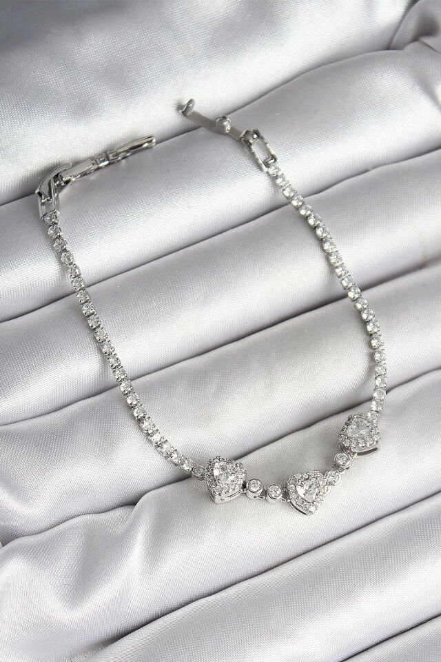 Pirinç Sıralı Kalp Figürlü Zirkon Taşlı Gümüş Renk Kadın Bileklik