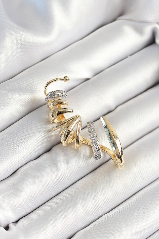 Pirinç Zirkon Taş Kaplamalı Sarmal Figürlü Gold Renk Kadın Sağ Kıkırdak Küpe