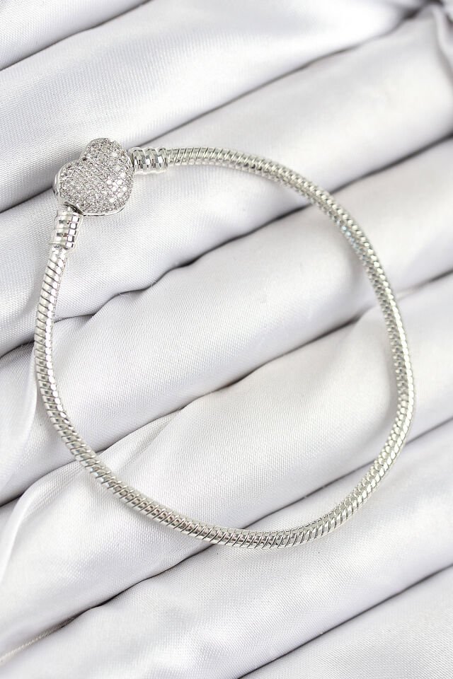 Pirinç Charm Zirkon Taşlı Kalp Model Gümüş Renk Kadın Bileklik