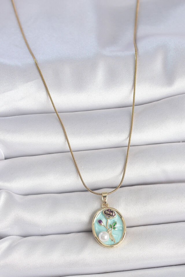 316L Çelik Gold Renk Zincir Mavi Çiçek İşlemeli İnci Detay Portre Model Kadın Kolye