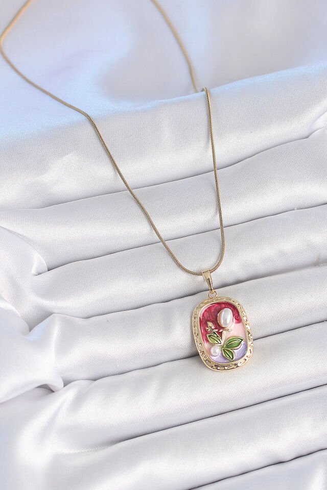 316L Çelik Gold Renk Zincir Mix Renk İncili Çiçek İşlemeli Portre Model Kadın Kolye