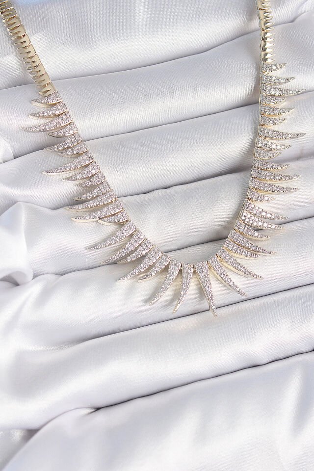 Pirinç Gold Renk Zirkon Taşlı Sivri Model VIP Seri Kadın Kolye