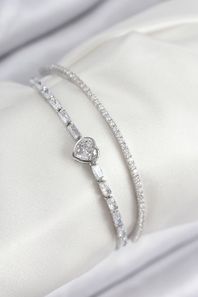 Pirinç Zirkon Taşlı Kalp Model Gümüş Renk Kadın Bileklik