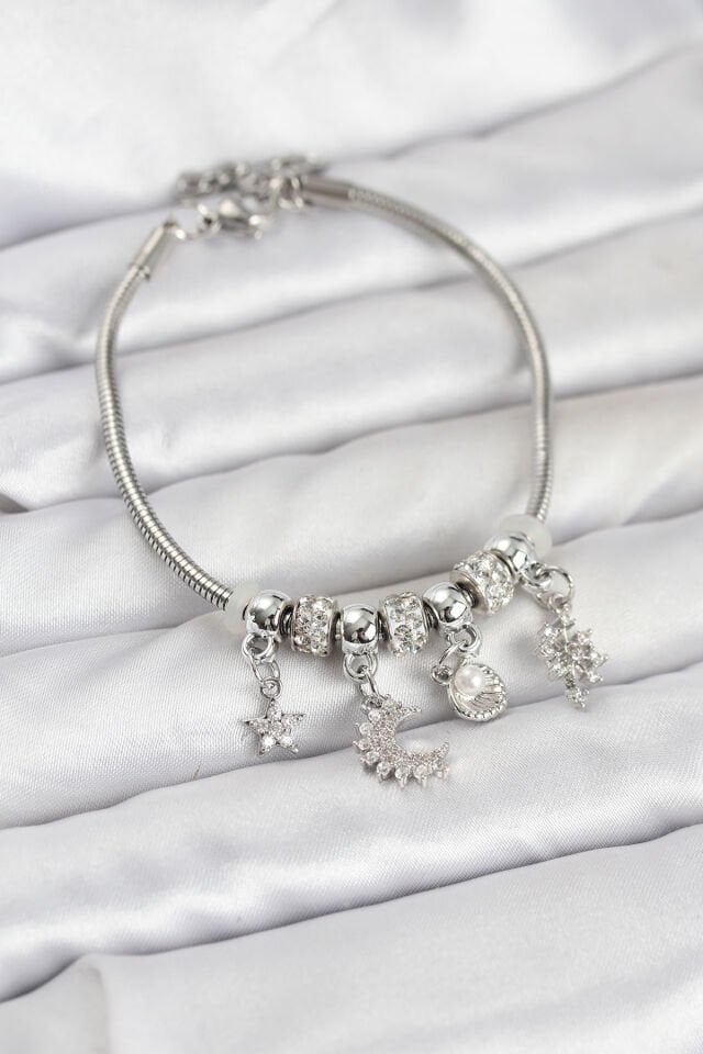 Pirinç Gümüş Renk Ay Charm Model Charmlı Kadın Bileklik