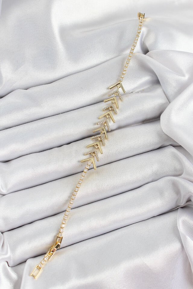 Pirinç Gold Renk Zirkon Taşlı Balık Sırtı Kadın Bileklik