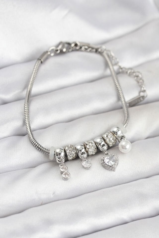 Pirinç Gümüş Renk Kalp Charmlı Kadın Bileklik