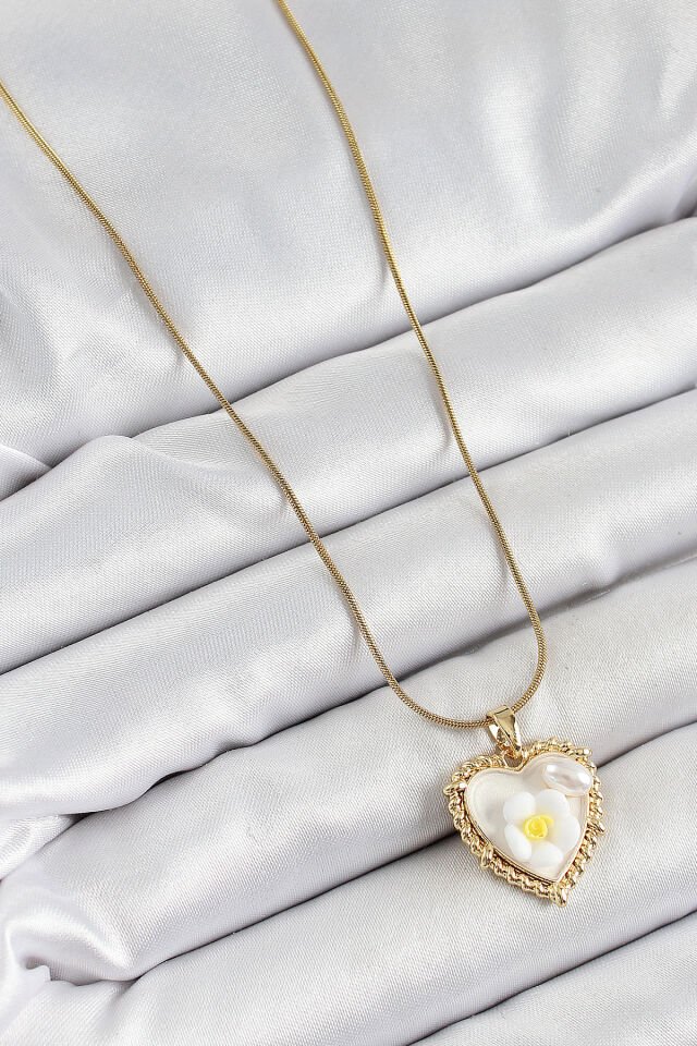 316L Çelik Zincir Beyaz Sanatsal Portre İnci Detaylı Papatya Figürlü Kalp Model Gold Renk Kadın Kolye