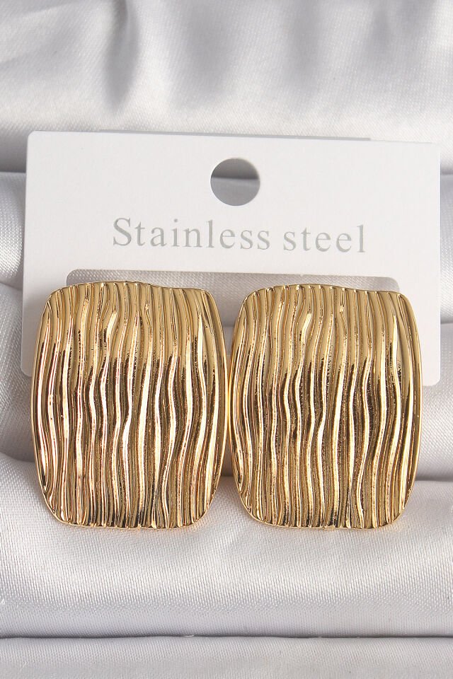 Pirinç Gold Renk İşlemeli Kare Plaka Model Kadın Küpe