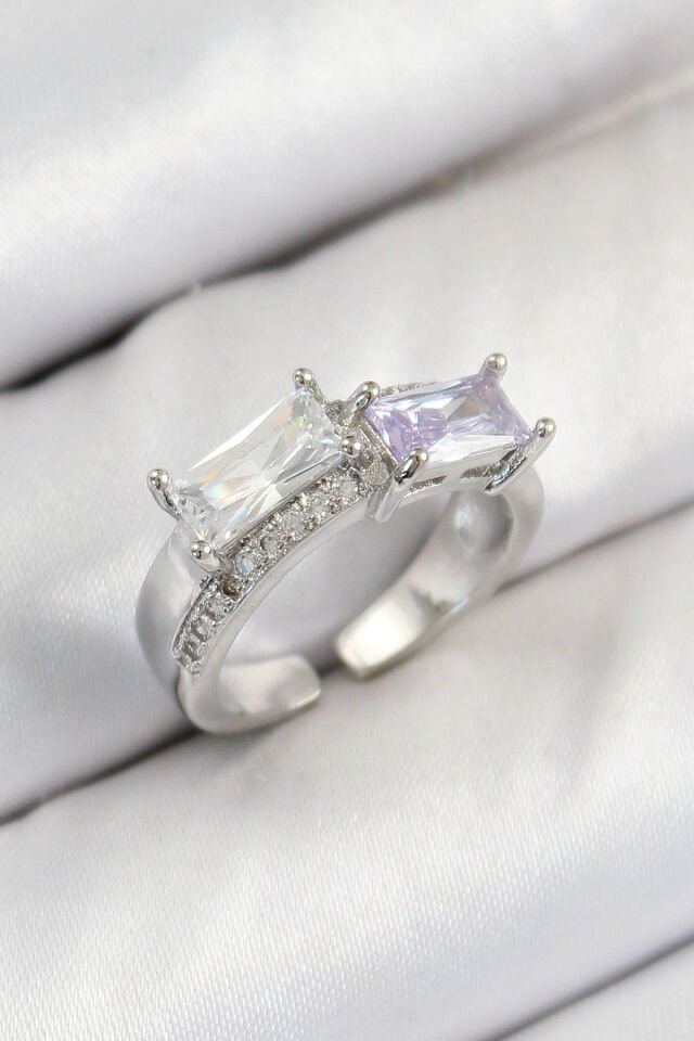 Pirinç Zirkon Taşlı Dikdörtgen Model Gümüş Renk Kadın Yüzük