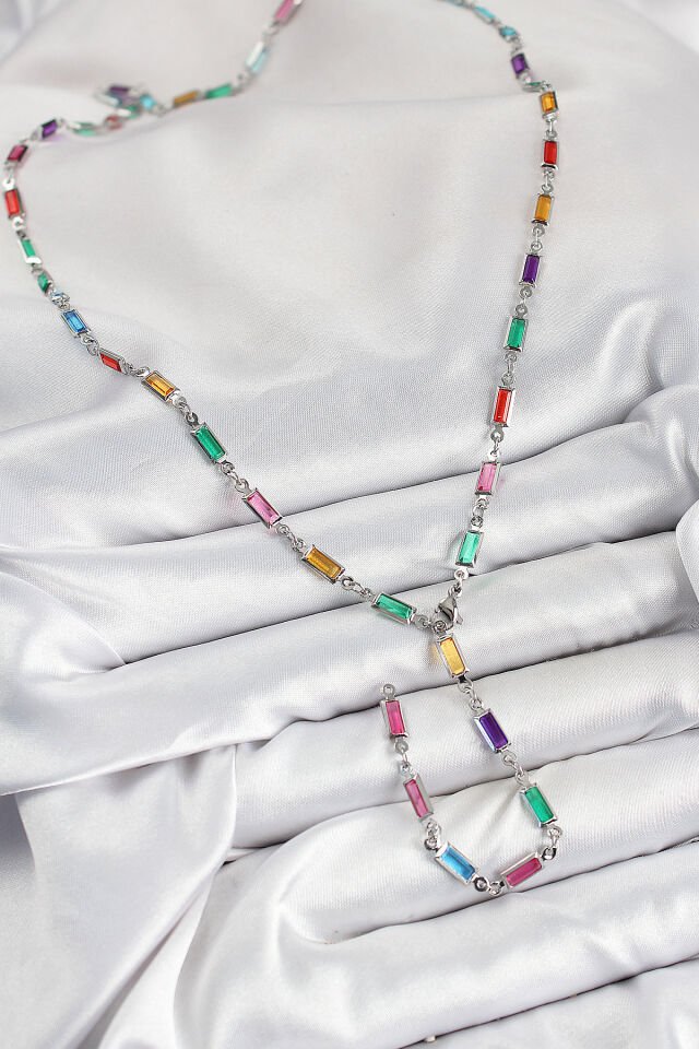 Pirinç Renkli Zirkon Taşlı Dikdörtgen Model Gümüş Renk Kadın Y Kolye