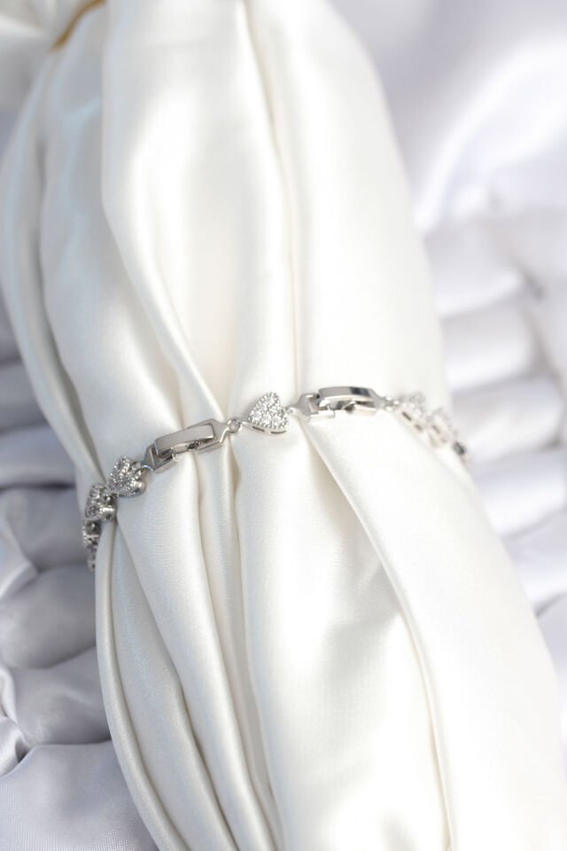 Pirinç Gümüş Renk Kalp Model Kadın Bileklik