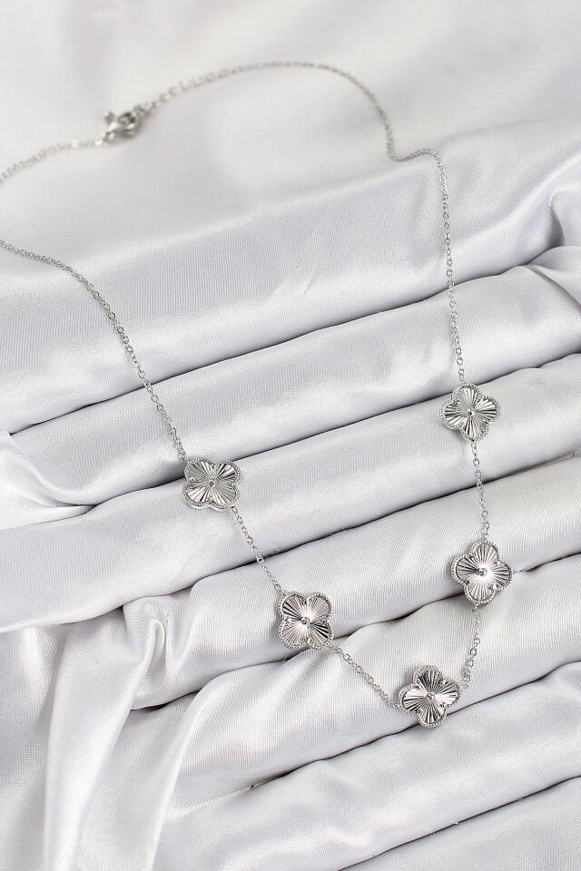 Pirinç VIP Yonca Model Gümüş Renk Kadın Kolye