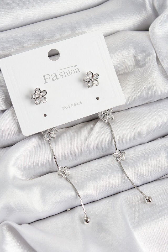 Pirinç Zirkon Taşlı Sallantılı Çiçek Model Gümüş Renk 925 Ayar Gümüş Çivi Kadın Küpe