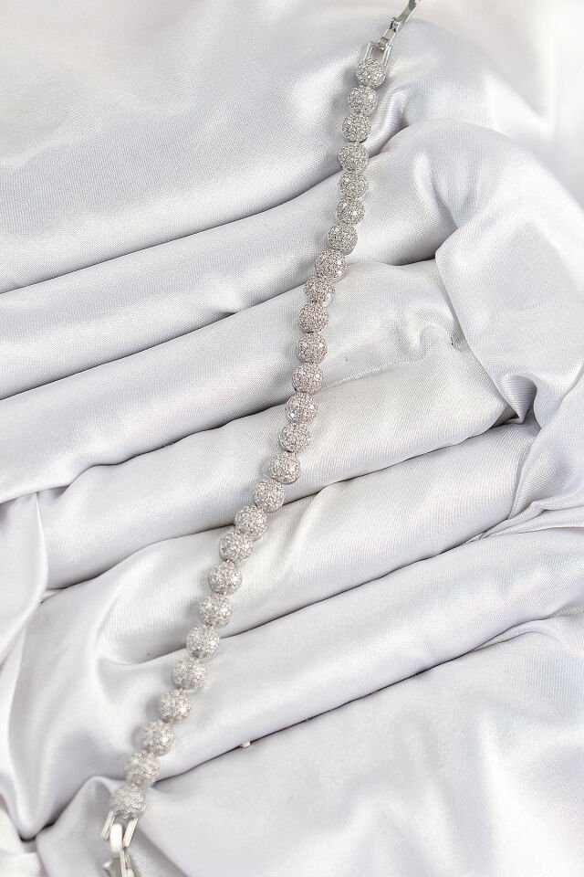 Pirinç Zirkon Taşlı Yarım Topcuk Model Gümüş Renk VIP Seri Kadın Bileklik