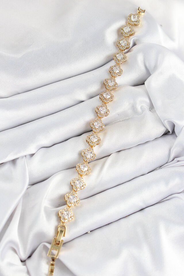 Pirinç Zirkon Taşlı Yonca Baget Model Gold Renk VIP Seri Kadın Bileklik