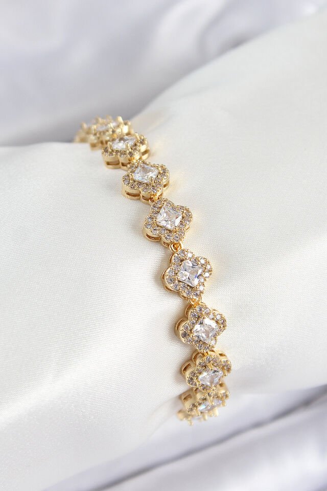 Pirinç Zirkon Taşlı Yonca Baget Model Gold Renk VIP Seri Kadın Bileklik