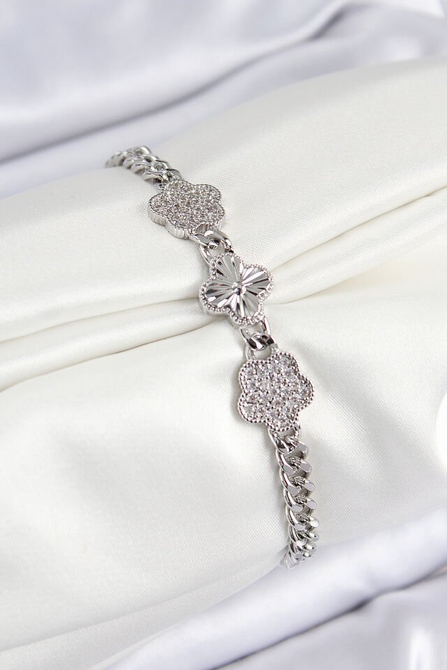 Pirinç Zirkon Taşlı Yonca Model Gümüş Renk Kadın Bileklik