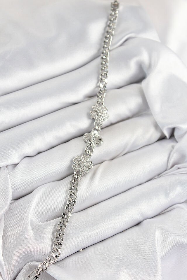 Pirinç Zirkon Taşlı Yonca Model Gümüş Renk Kadın Bileklik