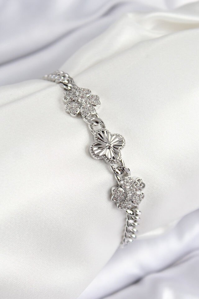 Pirinç Zirkon Taşlı Yonca Model Gümüş Renk Kadın Bileklik