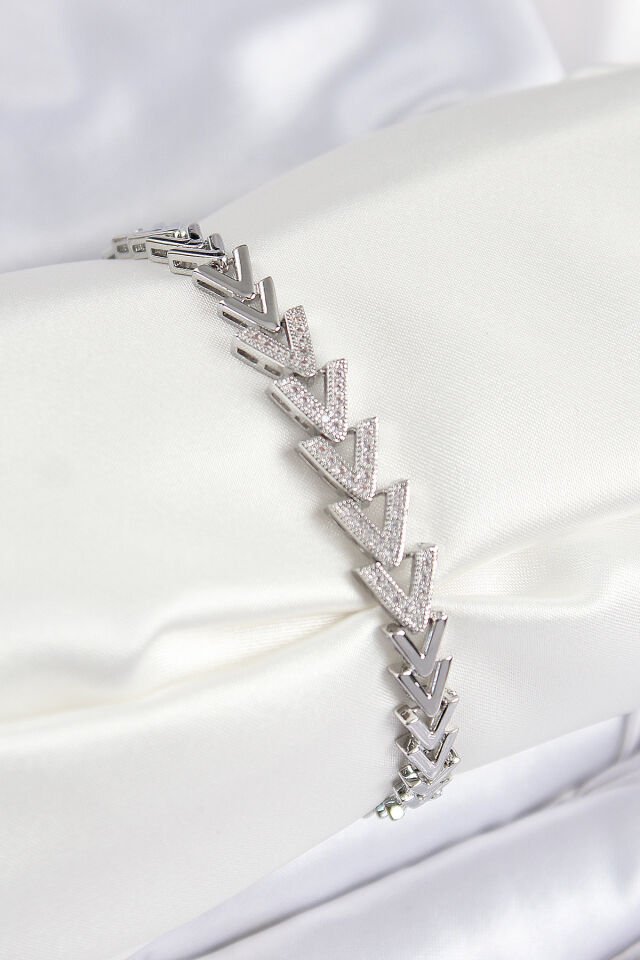 Pirinç Zirkon Taşlı Sıralı Ok Model Gümüş Renk Kadın Bileklik