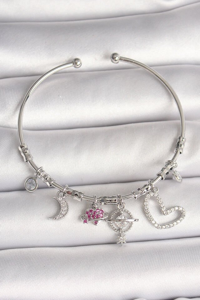 Pirinç Gümüş Renk Sallantı Zirkon Taşlı Gezegen Figür Kalp Detay Charm Kadın Bileklik