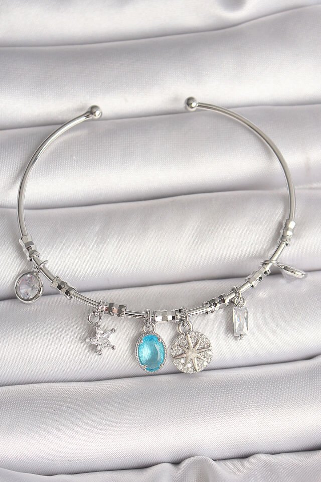 Pirinç Gümüş Renk Sallantı Pusula Figür Kalp Detay Charm Kadın Bileklik