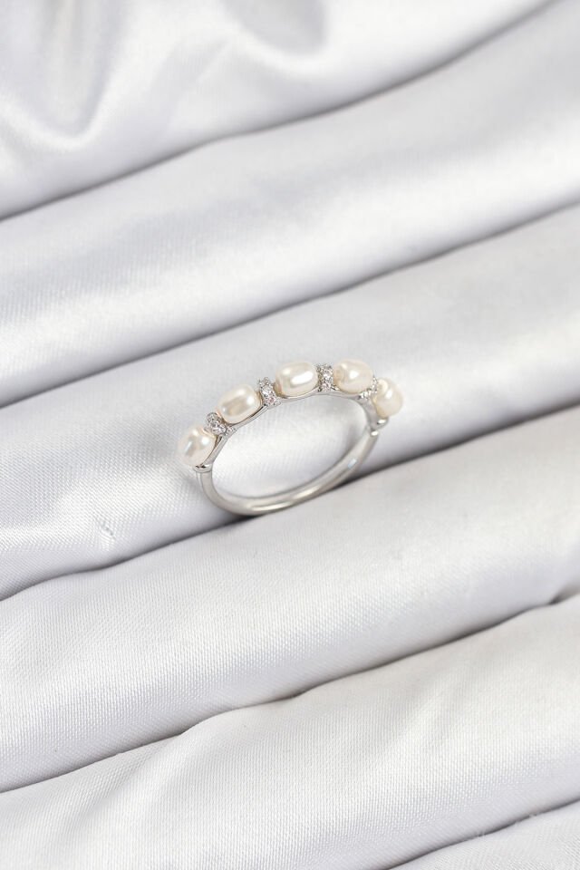 Pirinç Gümüş Renk Sıralı İncili Kadın Yüzük