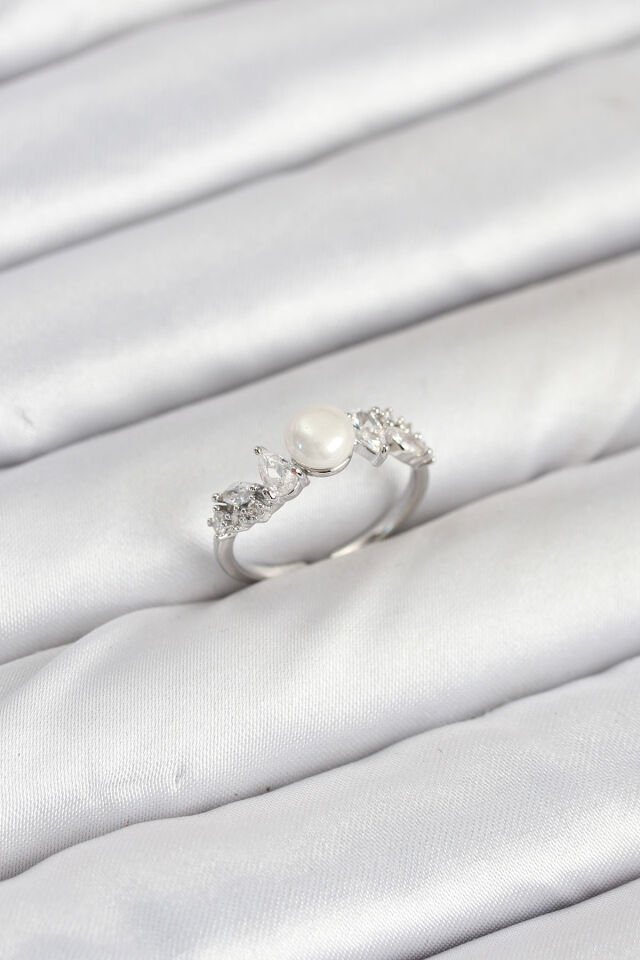 Pirinç Gümüş Renk Zirkon Taşlı İncili Model Kadın Yüzük