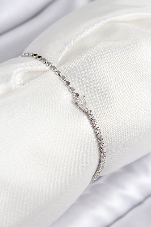 Pirinç Zirkon Taşlı Damla Model Ezme Zincir Gümüş Renk Kadın Bileklik