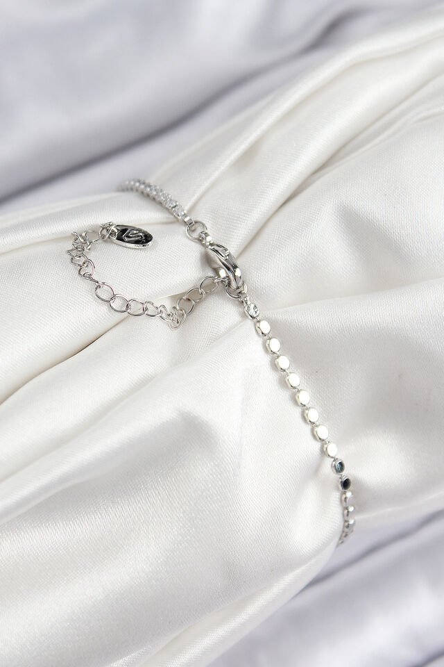 Pirinç Zirkon Taşlı Damla Model Ezme Zincir Gümüş Renk Kadın Bileklik