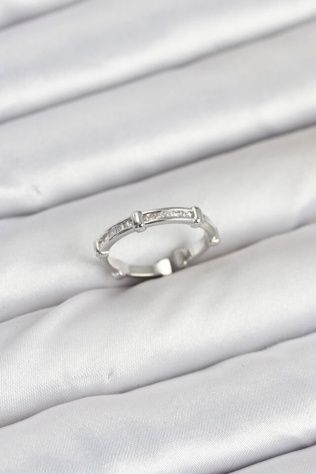 Pirinç Gümüş Renk Kemik Model Zirkon Taşlı Kadın Yüzük