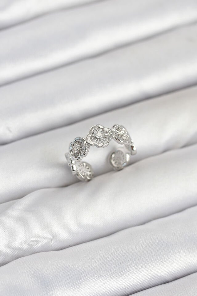 Pirinç Gümüş Renk Yonca Model Kadın Yüzük