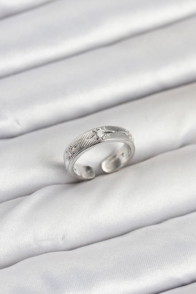 Pirinç Gümüş Renk Zirkon Taşlı Kutup Yıldızı Model Kadın Yüzük